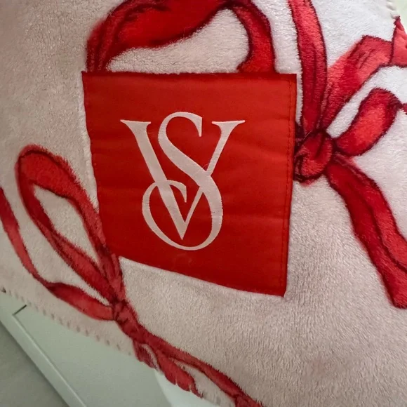 Victoria's Secret Festive Pink and Red Bow Throw - Picture 2 of 3